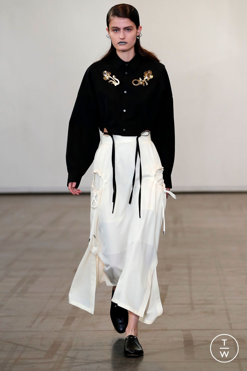 Fashion Week Paris Spring/Summer 2023 look 15 de la collection Ujoh womenswear