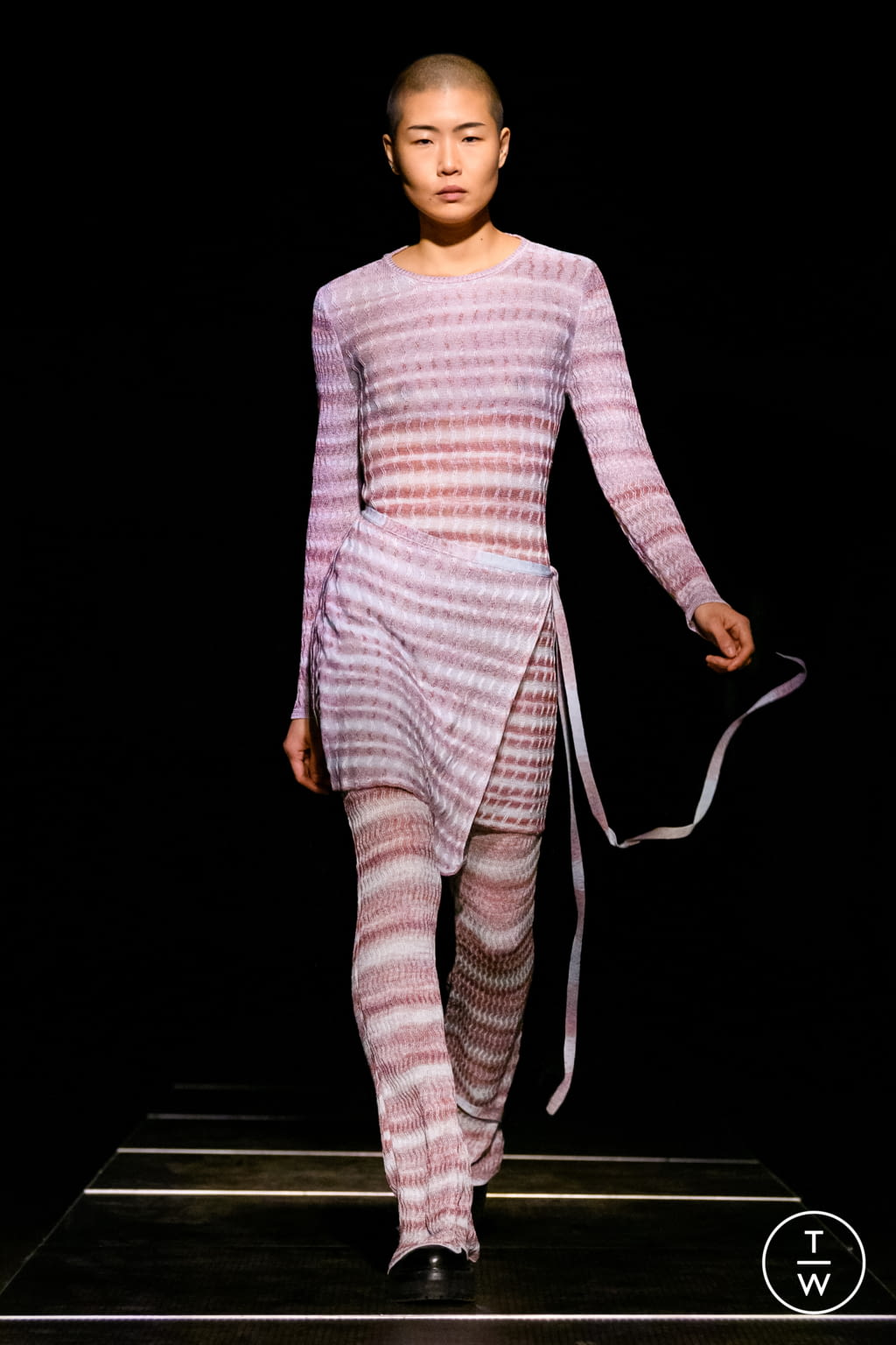 Fashion Week New York Fall/Winter 2021 look 1 de la collection Eckhaus Latta womenswear