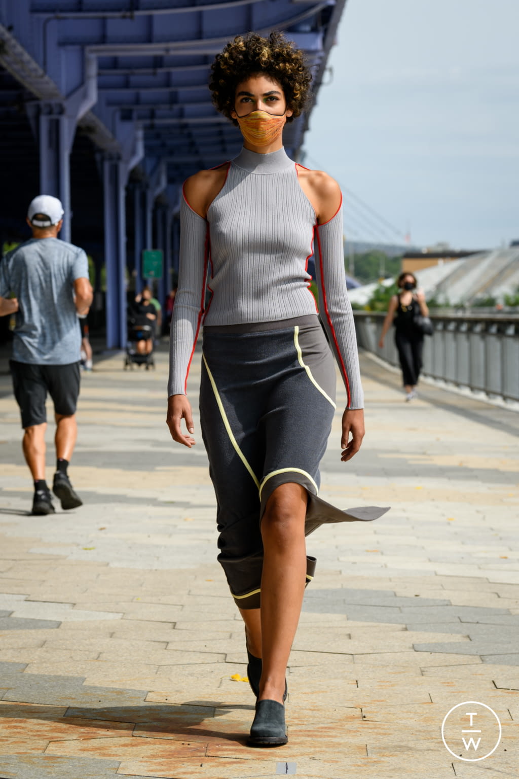 Fashion Week New York Spring/Summer 2021 look 23 from the Eckhaus Latta collection 女装