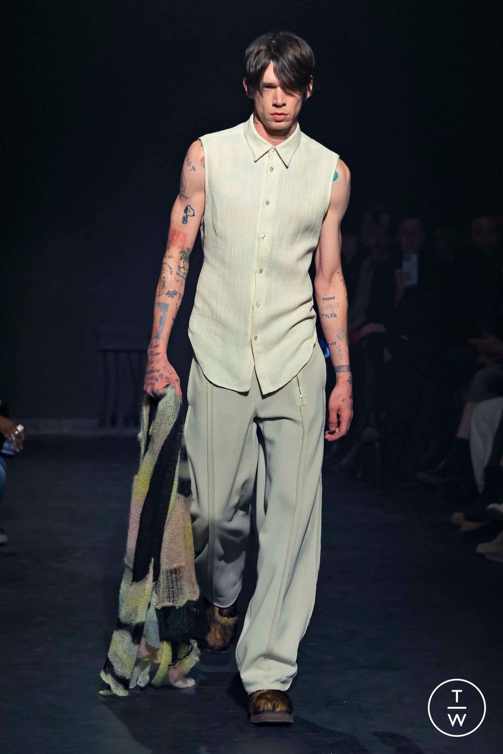 Fashion Week New York Fall/Winter 2023 look 22 de la collection Eckhaus Latta womenswear