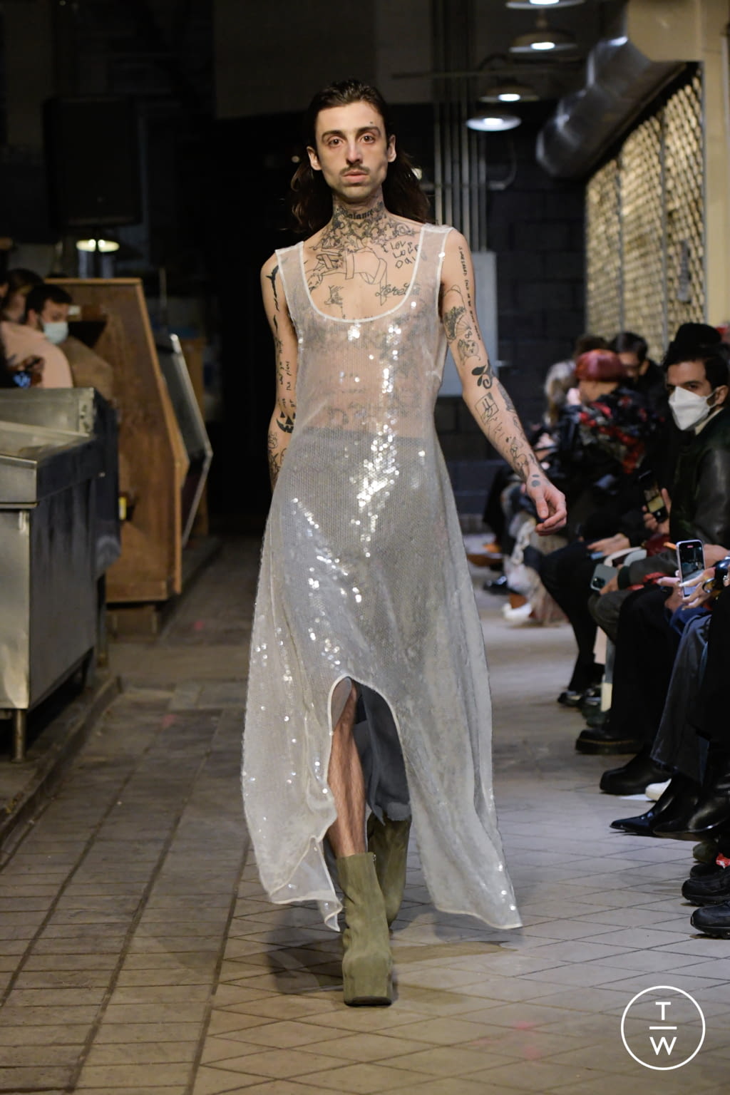 Fashion Week New York Fall/Winter 2022 look 1 de la collection Eckhaus Latta womenswear