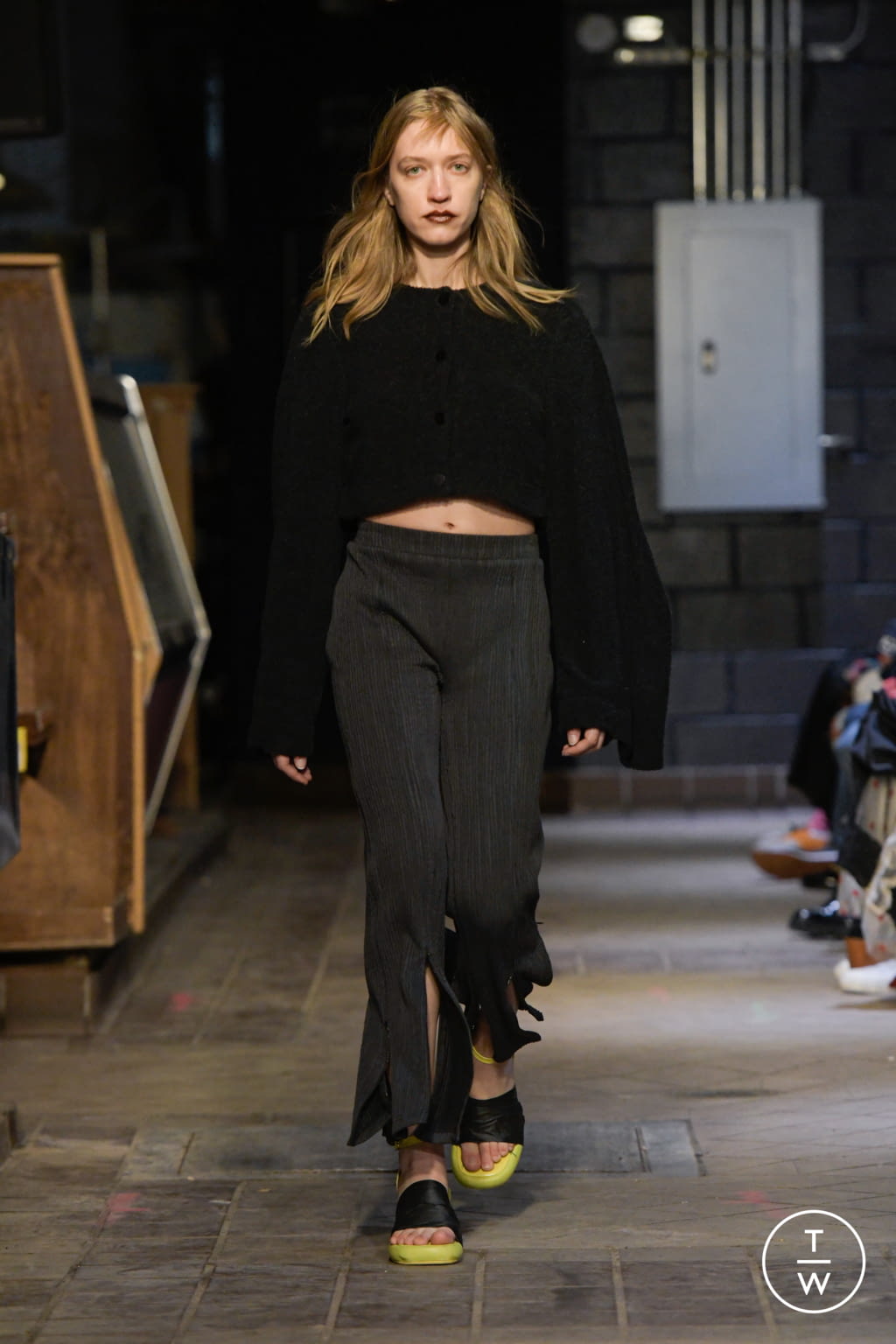Fashion Week New York Fall/Winter 2022 look 21 de la collection Eckhaus Latta womenswear