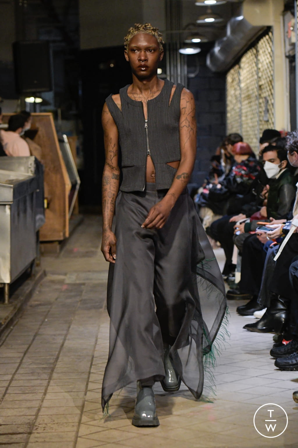 Fashion Week New York Fall/Winter 2022 look 23 from the Eckhaus Latta collection womenswear