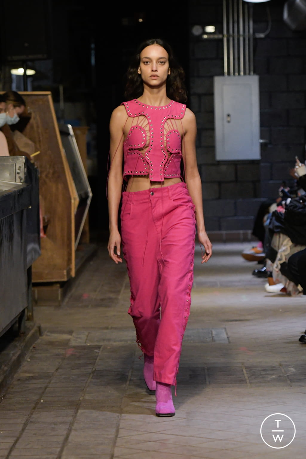 Fashion Week New York Fall/Winter 2022 look 24 de la collection Eckhaus Latta womenswear