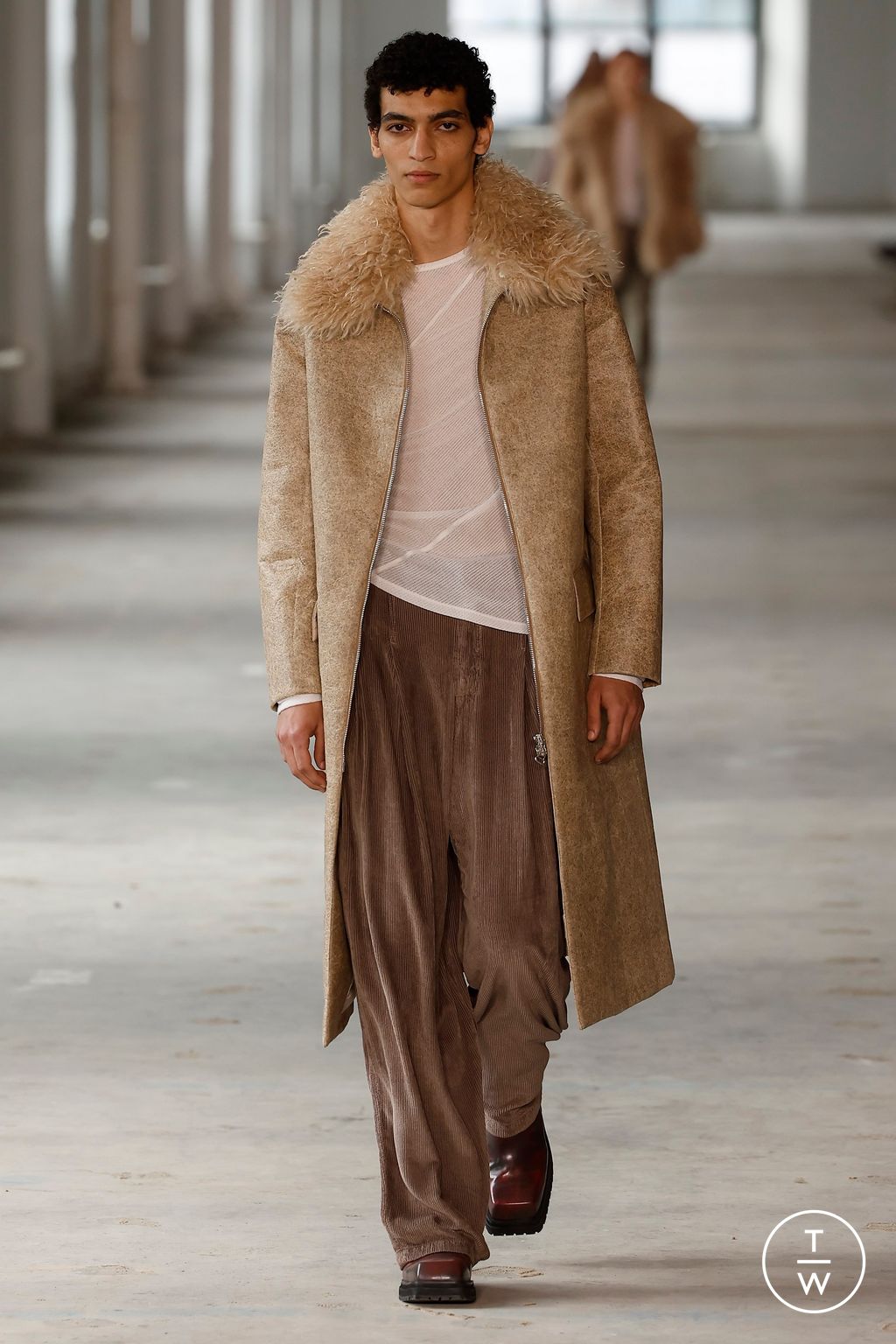 Fashion Week New York Fall/Winter 2024 look 2 de la collection Eckhaus Latta womenswear