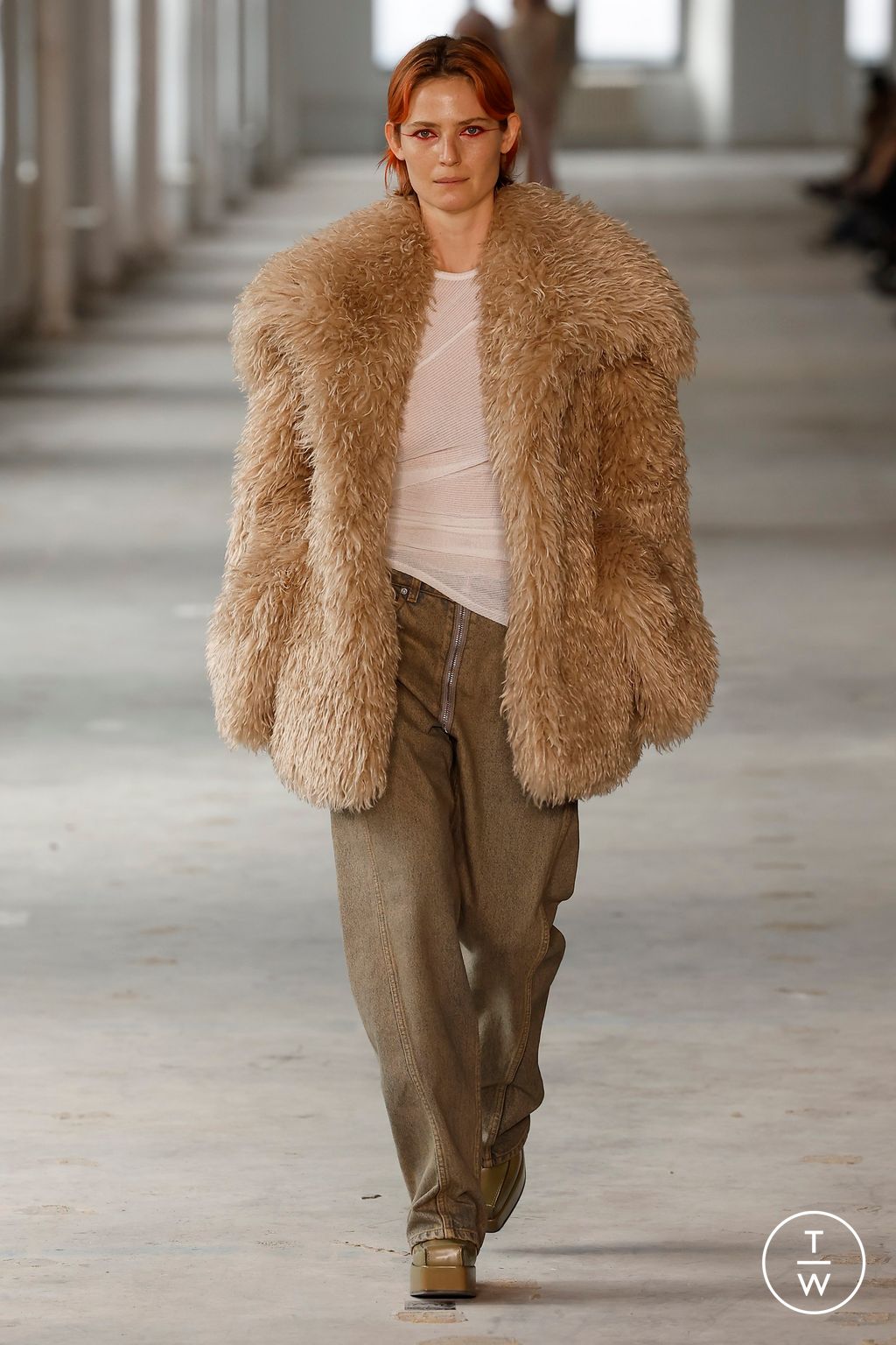 Fashion Week New York Fall/Winter 2024 look 3 de la collection Eckhaus Latta womenswear