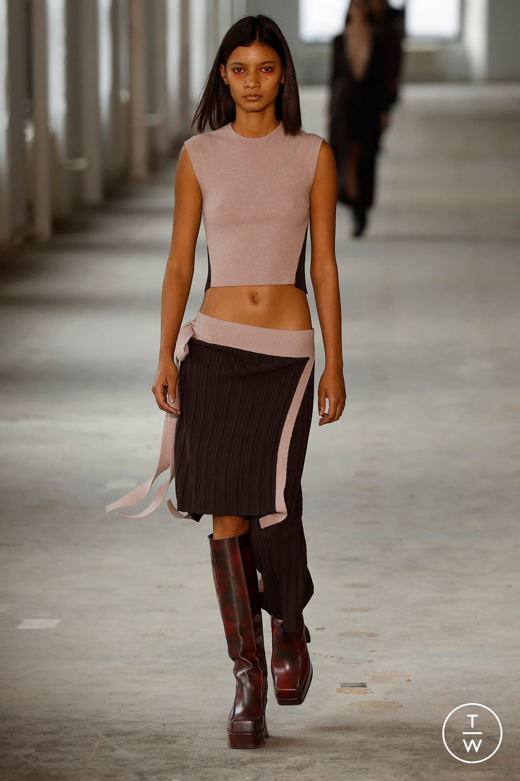 Fashion Week New York Fall/Winter 2024 look 17 de la collection Eckhaus Latta womenswear