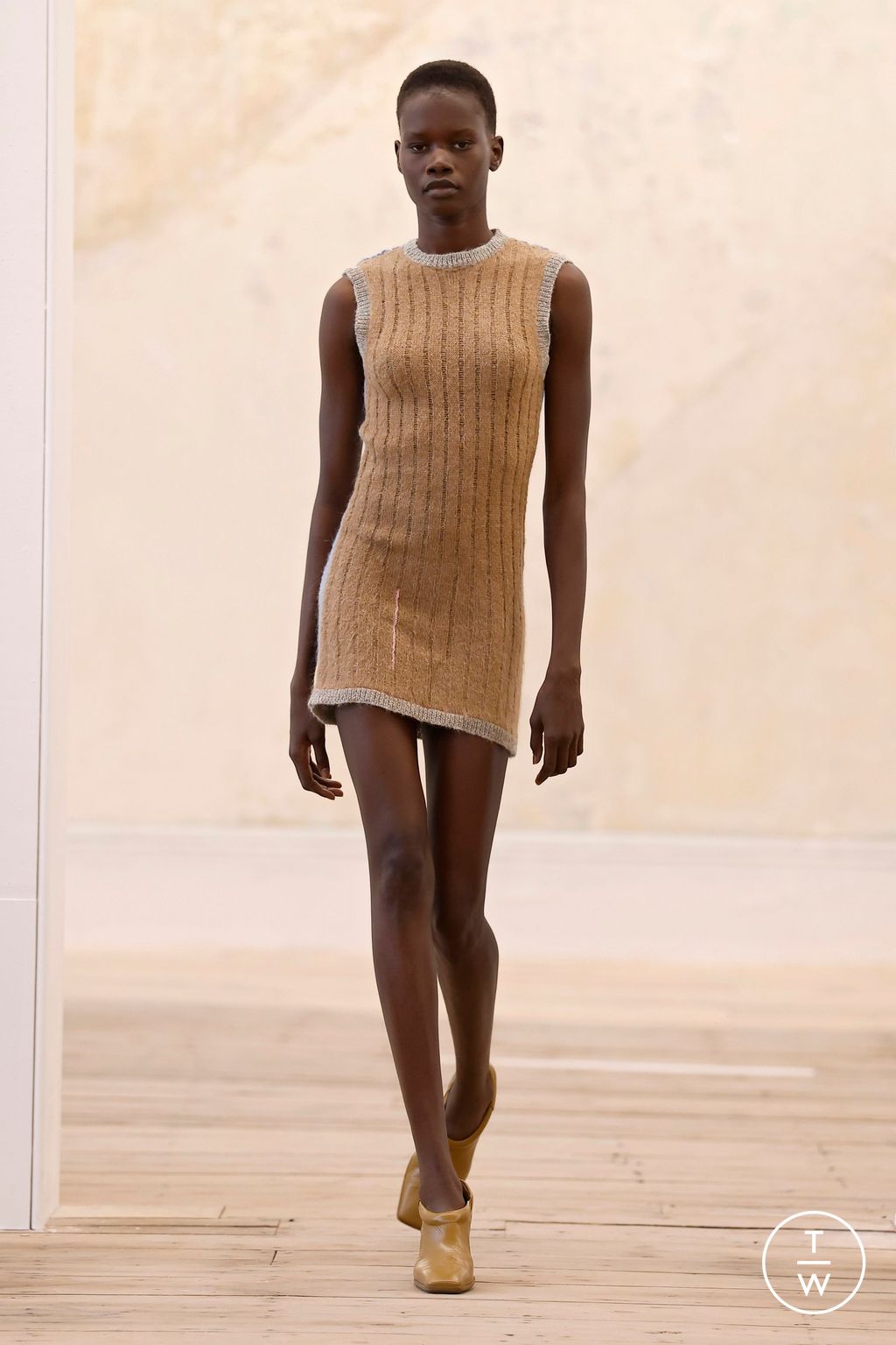 Fashion Week New York Fall/Winter 2025 look 4 de la collection Eckhaus Latta womenswear