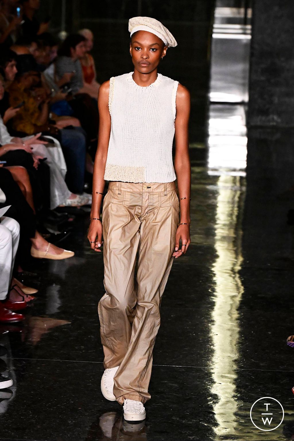 Fashion Week New York Spring/Summer 2024 look 13 de la collection Eckhaus Latta womenswear
