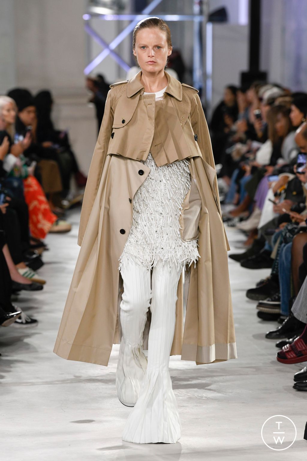 Fashion Week Paris Spring/Summer 2023 look 32 from the Sacai collection womenswear