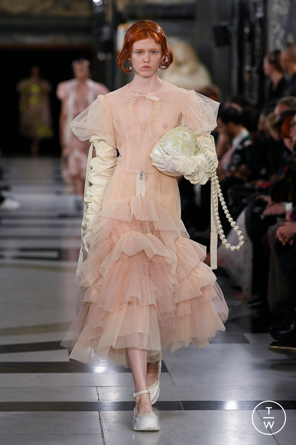Fashion Week London Spring/Summer 2023 look 8 from the Simone Rocha collection 女装