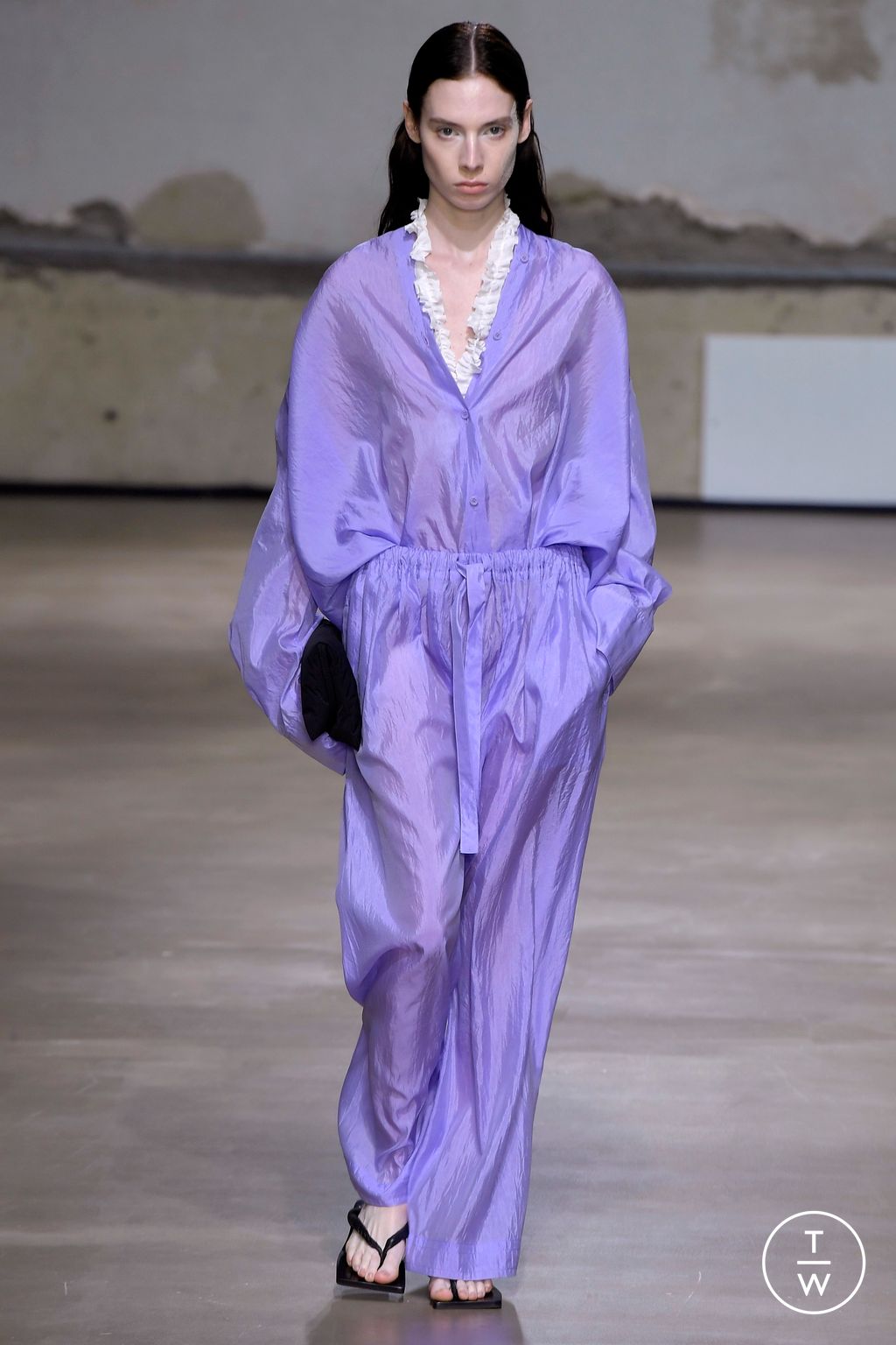 Fashion Week Paris Spring/Summer 2023 look 23 from the Christian Wijnants collection womenswear
