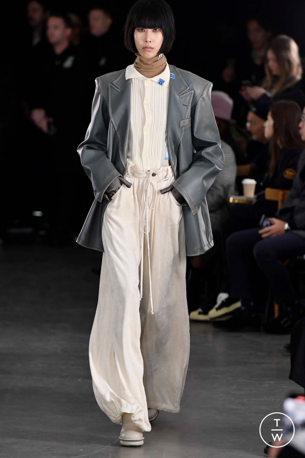Fashion Week Paris Fall/Winter 2023 look 55 de la collection Maison Mihara Yasuhiro menswear