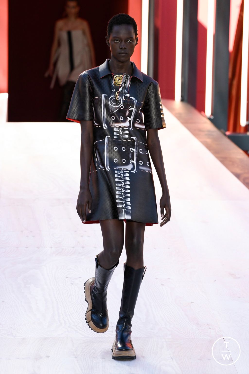 Fashion Week Paris Spring/Summer 2023 look 9 from the Louis Vuitton collection womenswear