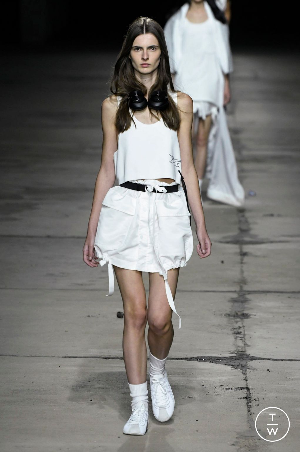 Fashion Week Milan Spring/Summer 2023 look 2 from the Onitsuka Tiger collection 女装