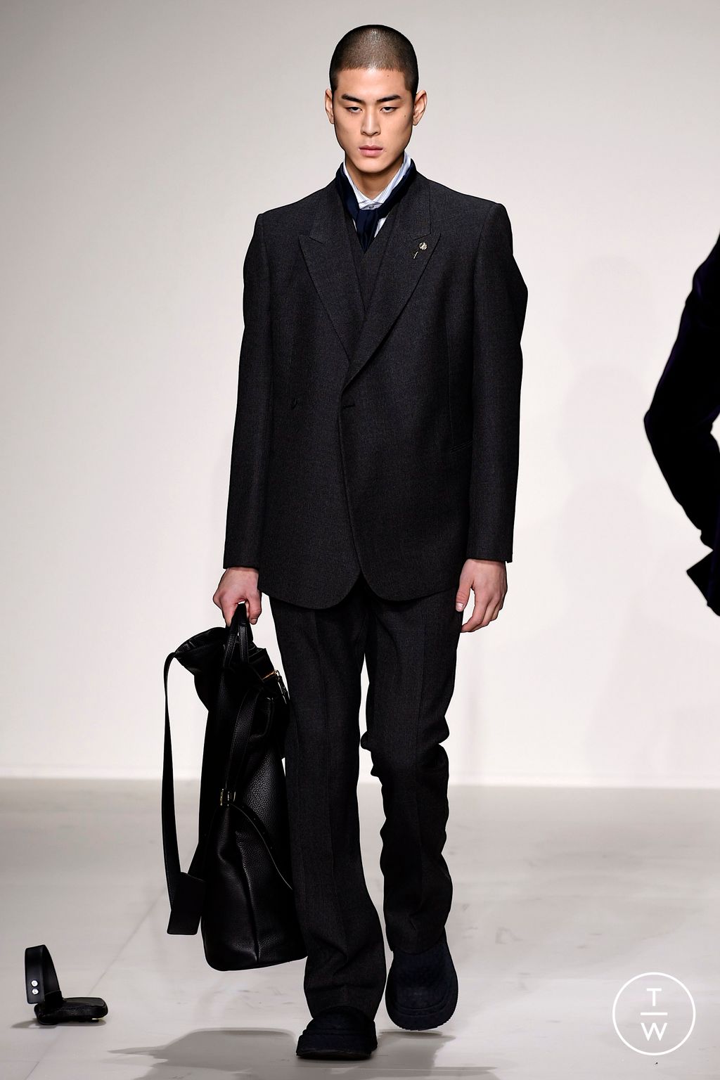 Fashion Week Milan Fall/Winter 2023 look 79 from the Emporio Armani collection menswear