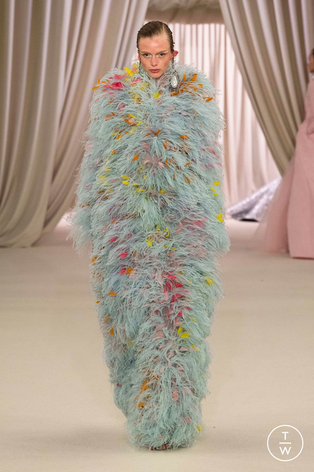 Fashion Week Paris Spring/Summer 2023 look 25 from the Giambattista Valli collection couture
