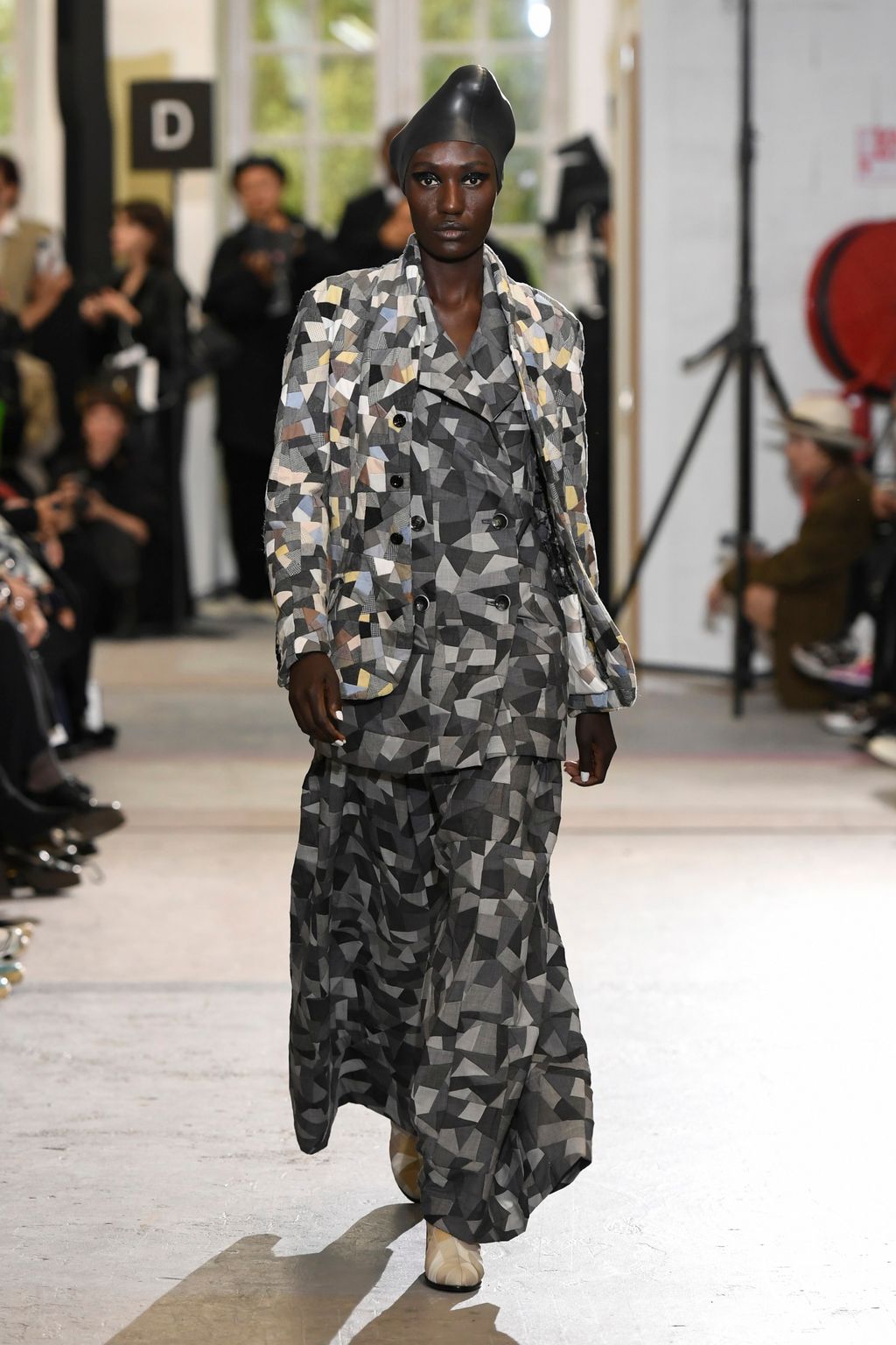 Fashion Week Paris Spring/Summer 2023 look 8 from the Anrealage collection womenswear