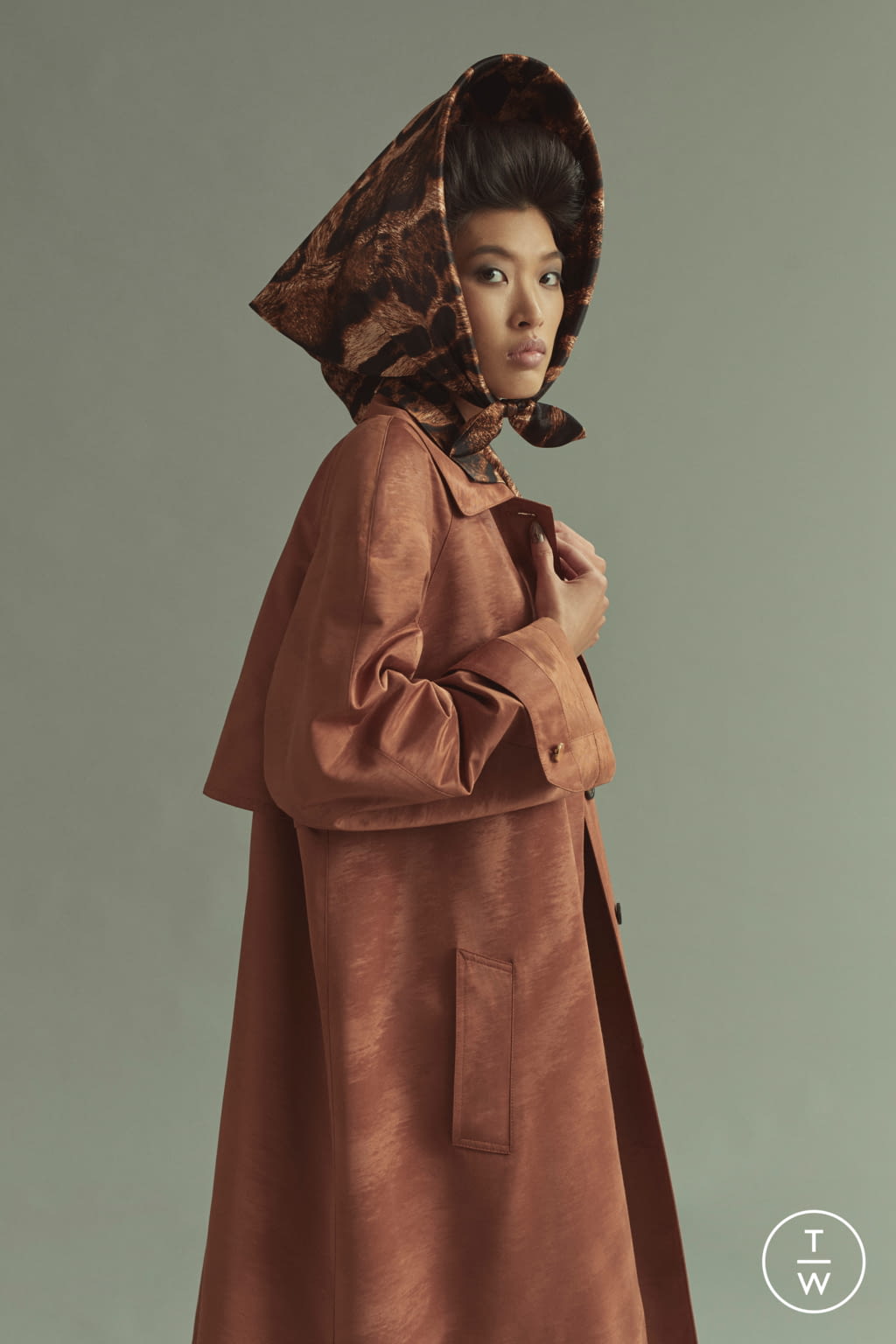 Fashion Week London Fall/Winter 2021 look 16 from the EDWARD CRUTCHLEY collection womenswear