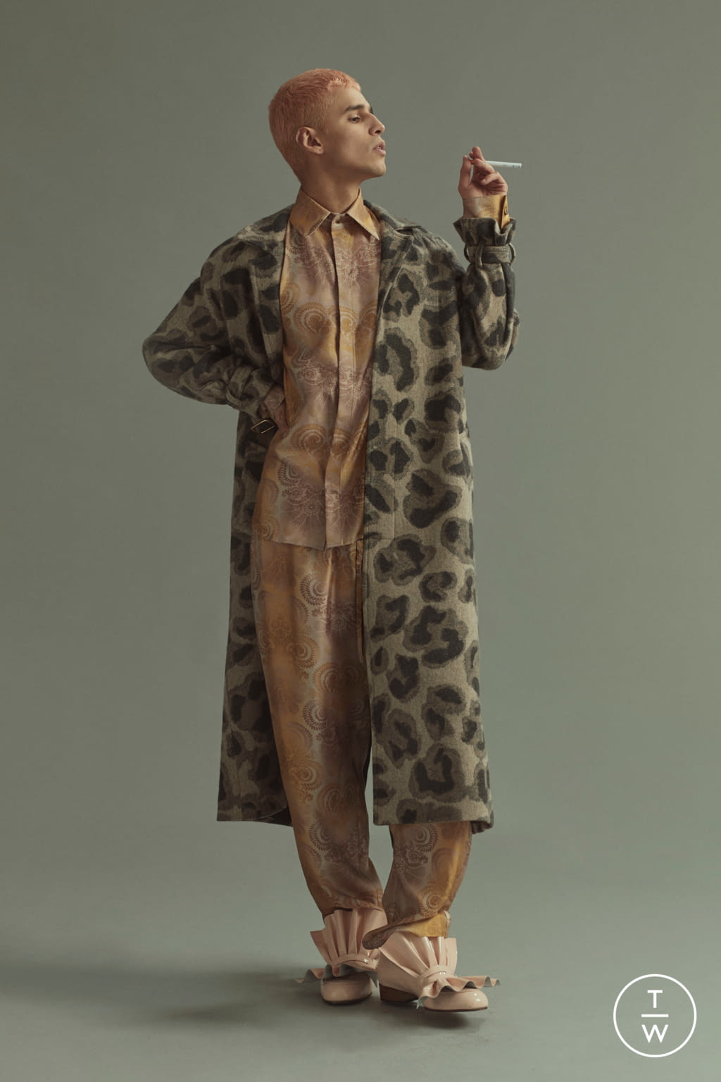 Fashion Week London Fall/Winter 2021 look 28 from the EDWARD CRUTCHLEY collection womenswear
