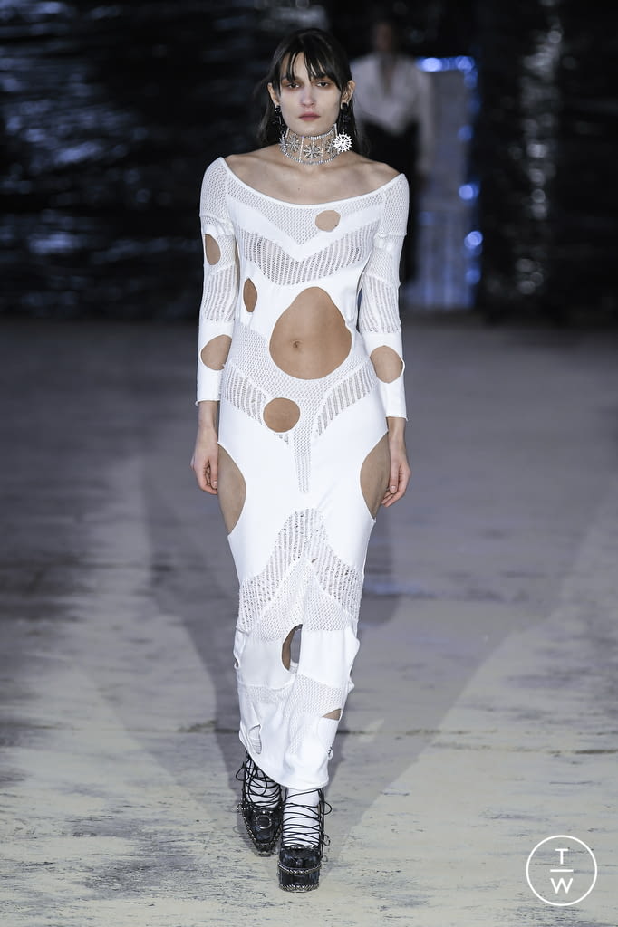 Fashion Week London Fall/Winter 2022 look 1 from the EDWARD CRUTCHLEY collection womenswear