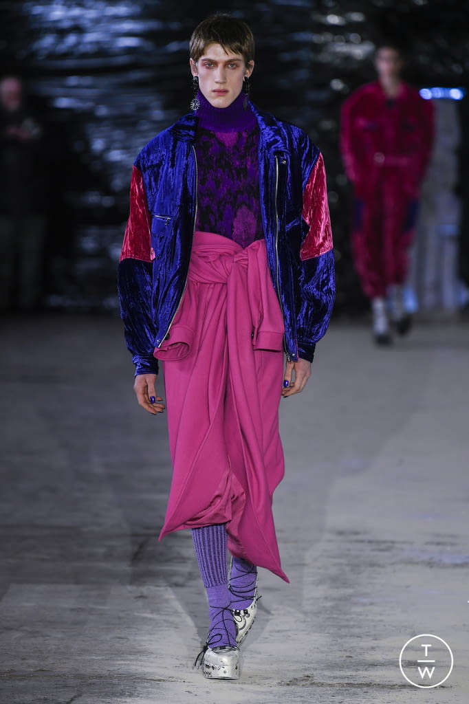 Fashion Week London Fall/Winter 2022 look 14 from the EDWARD CRUTCHLEY collection 女装