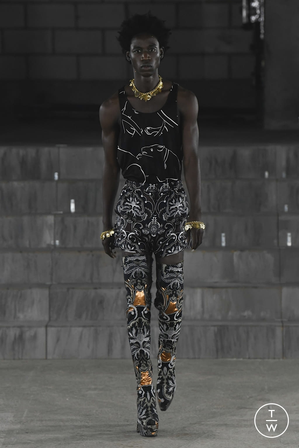 Fashion Week London Spring/Summer 2022 look 11 from the EDWARD CRUTCHLEY collection 女装