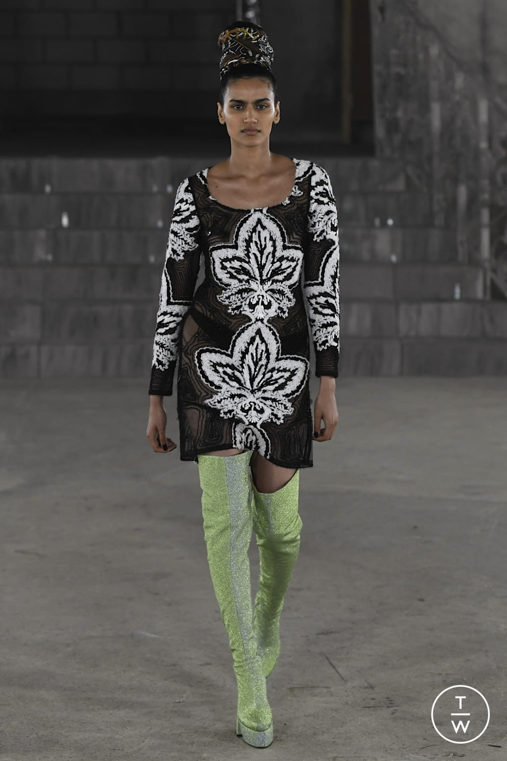 Fashion Week London Spring/Summer 2022 look 13 from the EDWARD CRUTCHLEY collection womenswear