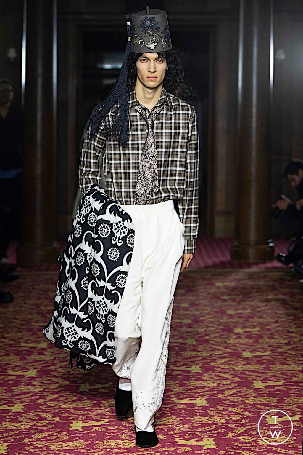 Fashion Week London Fall/Winter 2020 look 18 from the EDWARD CRUTCHLEY collection 男装