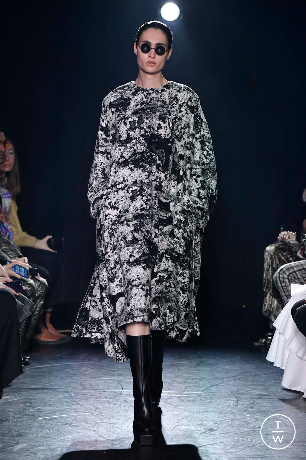 Fashion Week London Fall/Winter 2023 look 1 from the EDWARD CRUTCHLEY collection womenswear