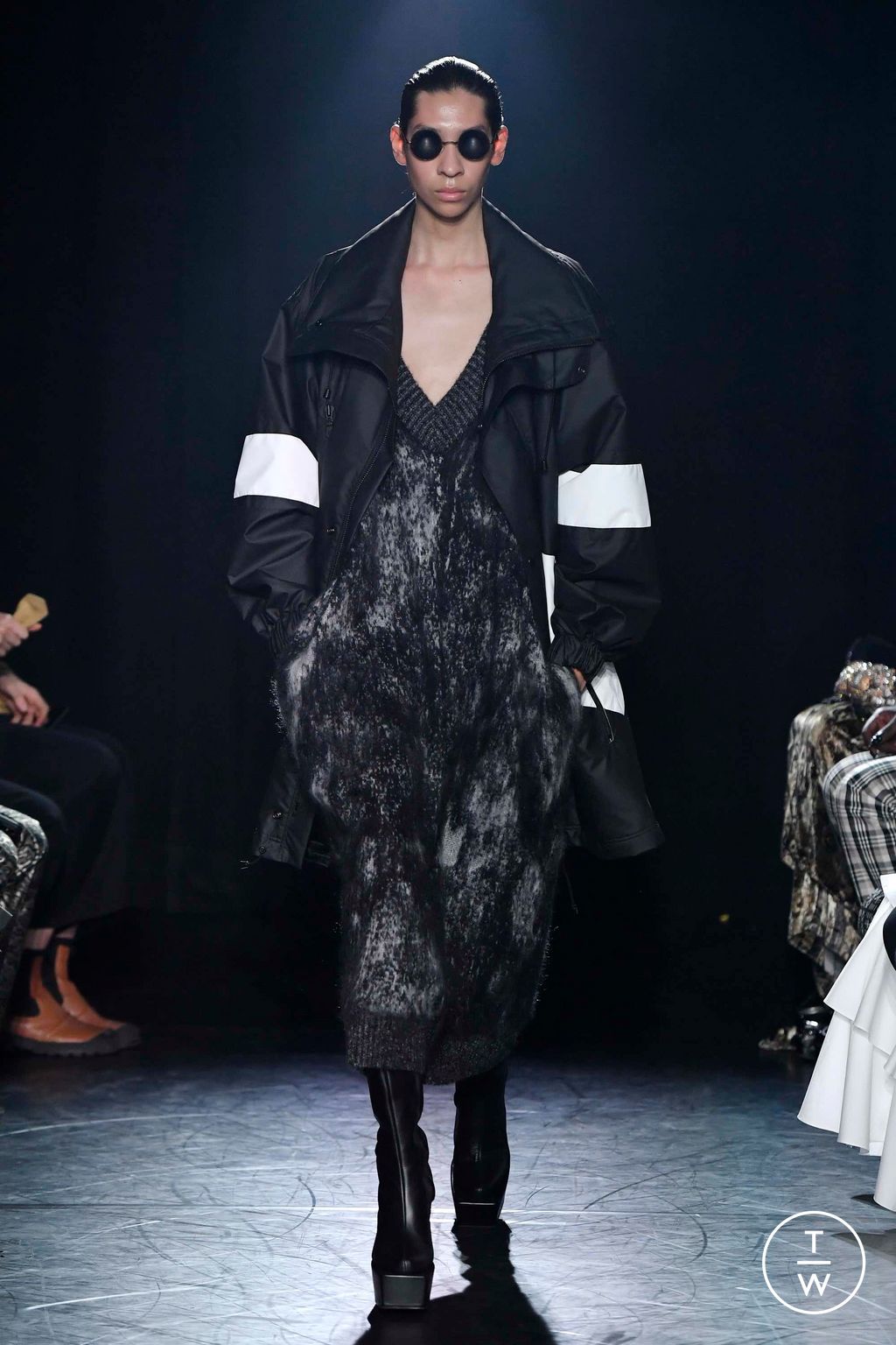 Fashion Week London Fall/Winter 2023 look 3 from the EDWARD CRUTCHLEY collection womenswear