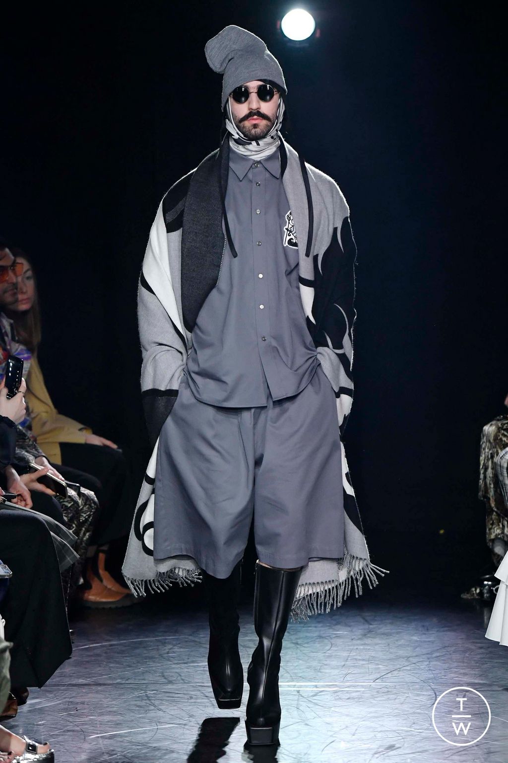 Fashion Week London Fall/Winter 2023 look 9 from the EDWARD CRUTCHLEY collection womenswear
