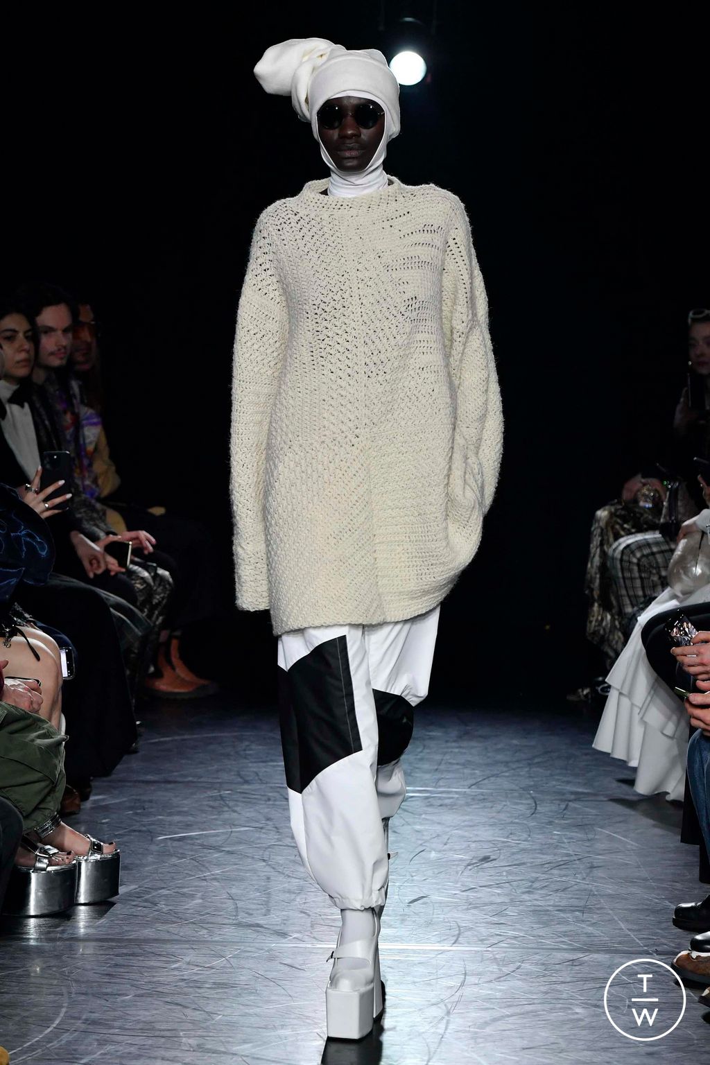 Fashion Week London Fall/Winter 2023 look 12 from the EDWARD CRUTCHLEY collection womenswear