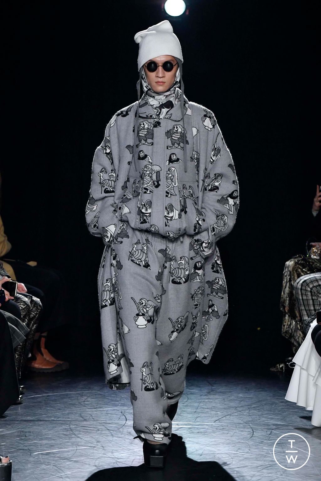 Fashion Week London Fall/Winter 2023 look 13 from the EDWARD CRUTCHLEY collection womenswear
