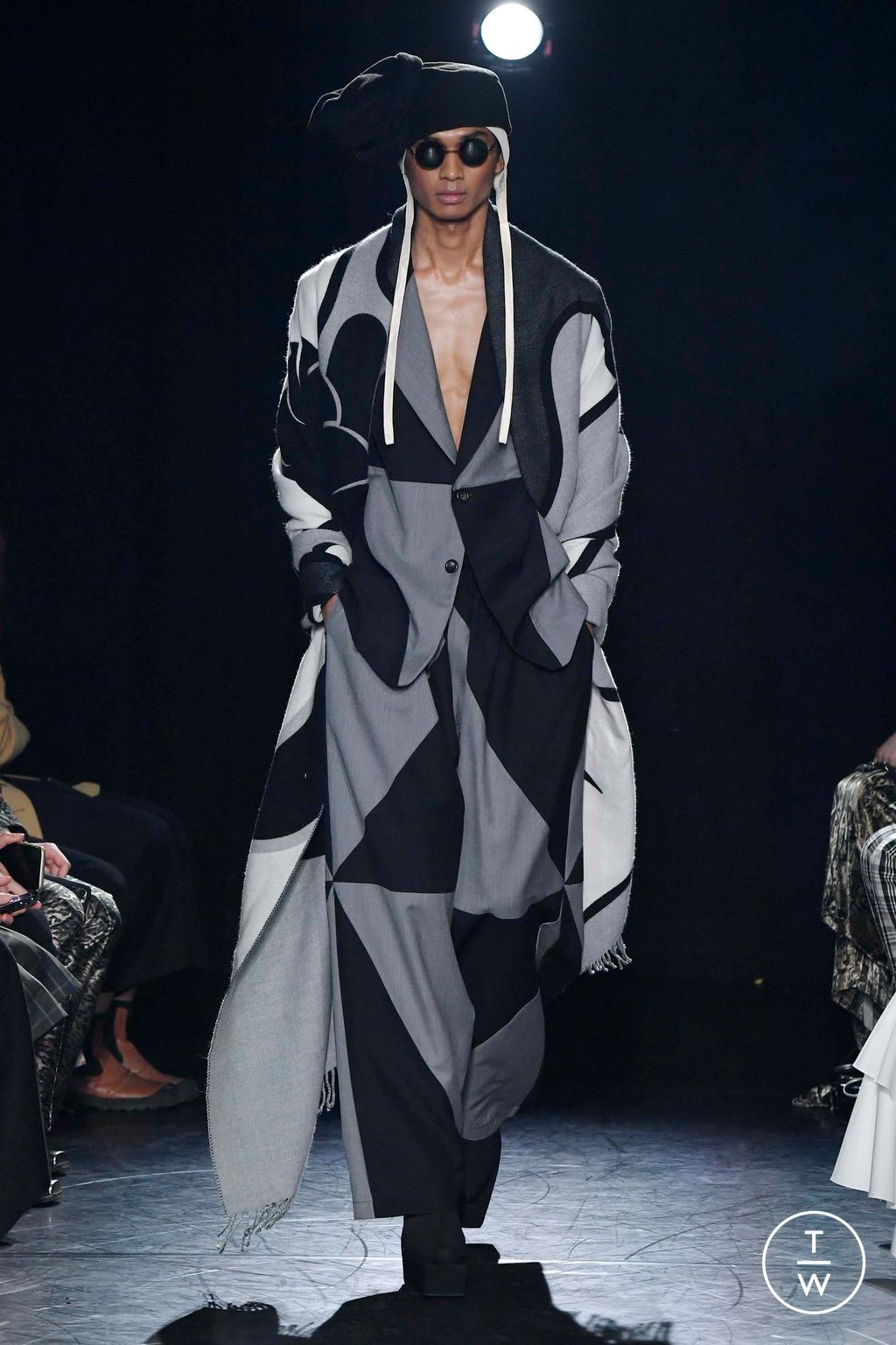 Fashion Week London Fall/Winter 2023 look 15 from the EDWARD CRUTCHLEY collection womenswear