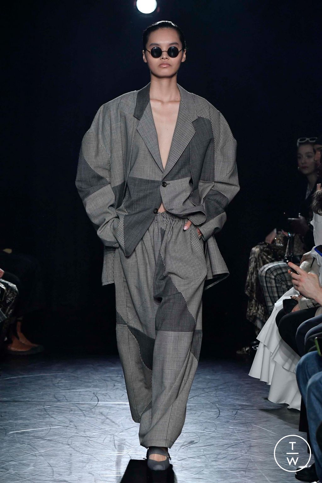 Fashion Week London Fall/Winter 2023 look 16 from the EDWARD CRUTCHLEY collection womenswear