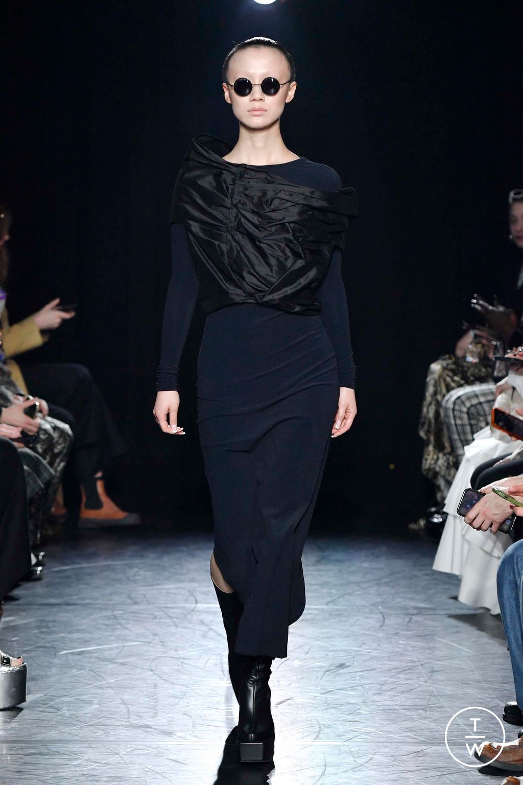 Fashion Week London Fall/Winter 2023 look 23 from the EDWARD CRUTCHLEY collection womenswear