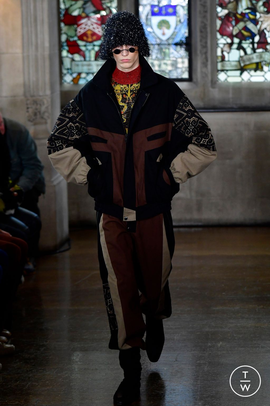 Fashion Week London Fall/Winter 2024 look 6 de la collection EDWARD CRUTCHLEY womenswear