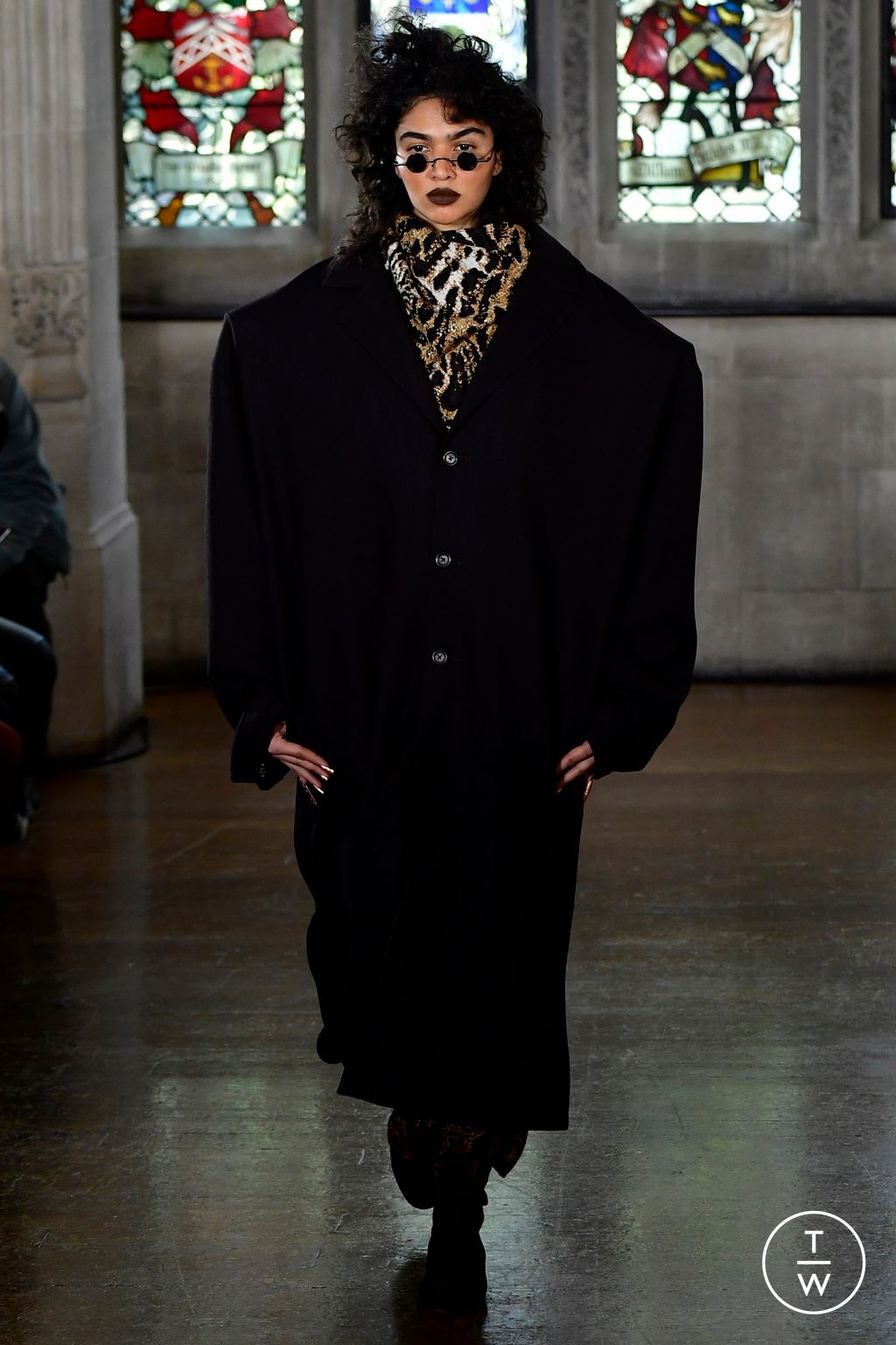 Fashion Week London Fall/Winter 2024 look 7 from the EDWARD CRUTCHLEY collection 女装