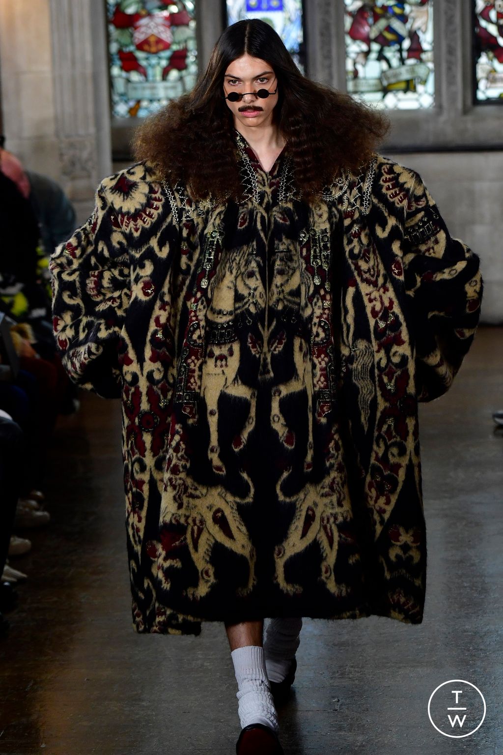 Fashion Week London Fall/Winter 2024 look 9 from the EDWARD CRUTCHLEY collection 女装