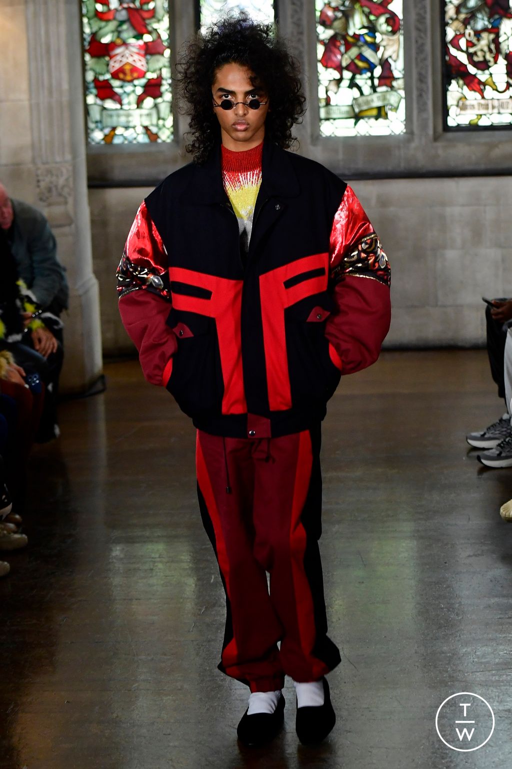 Fashion Week London Fall/Winter 2024 look 17 from the EDWARD CRUTCHLEY collection 女装