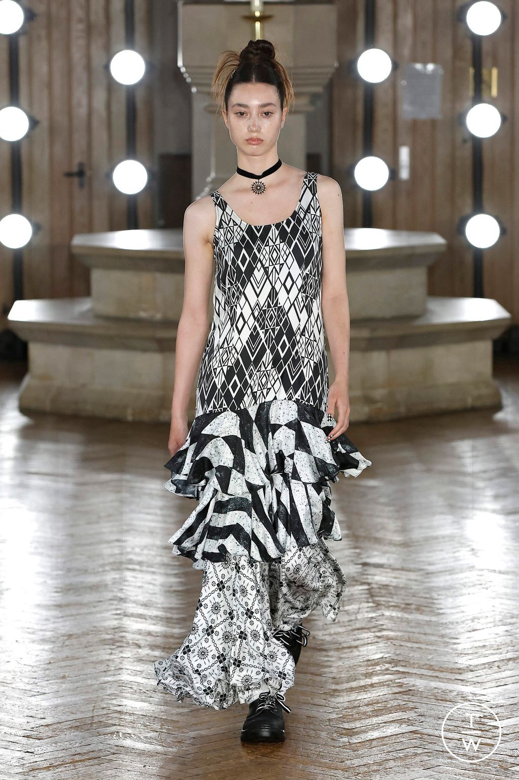 Fashion Week London Spring/Summer 2024 look 1 from the EDWARD CRUTCHLEY collection womenswear