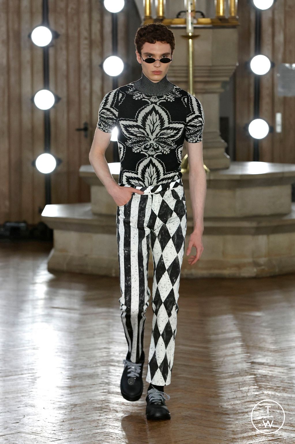 Fashion Week London Spring/Summer 2024 look 3 from the EDWARD CRUTCHLEY collection womenswear