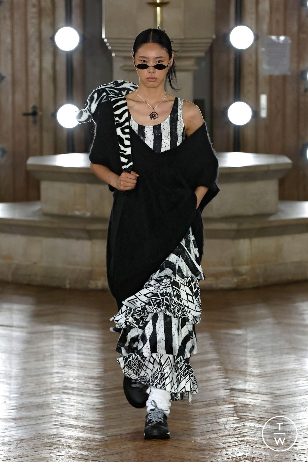 Fashion Week London Spring/Summer 2024 look 5 from the EDWARD CRUTCHLEY collection womenswear
