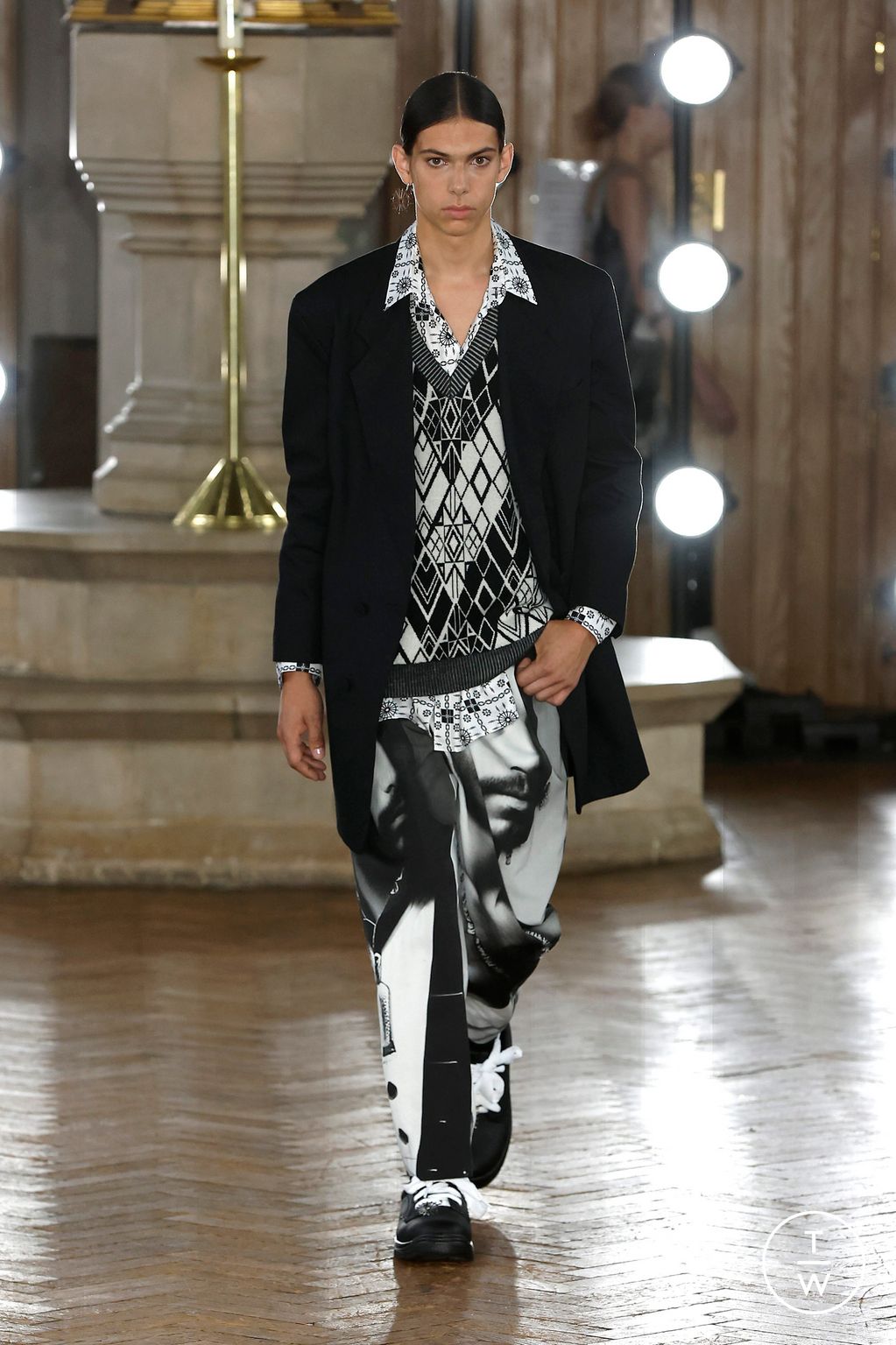 Fashion Week London Spring/Summer 2024 look 15 from the EDWARD CRUTCHLEY collection womenswear