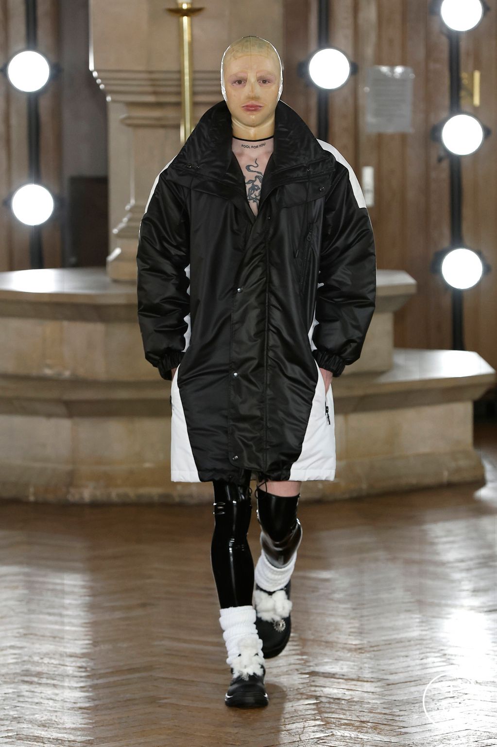 Fashion Week London Spring/Summer 2024 look 23 from the EDWARD CRUTCHLEY collection 女装