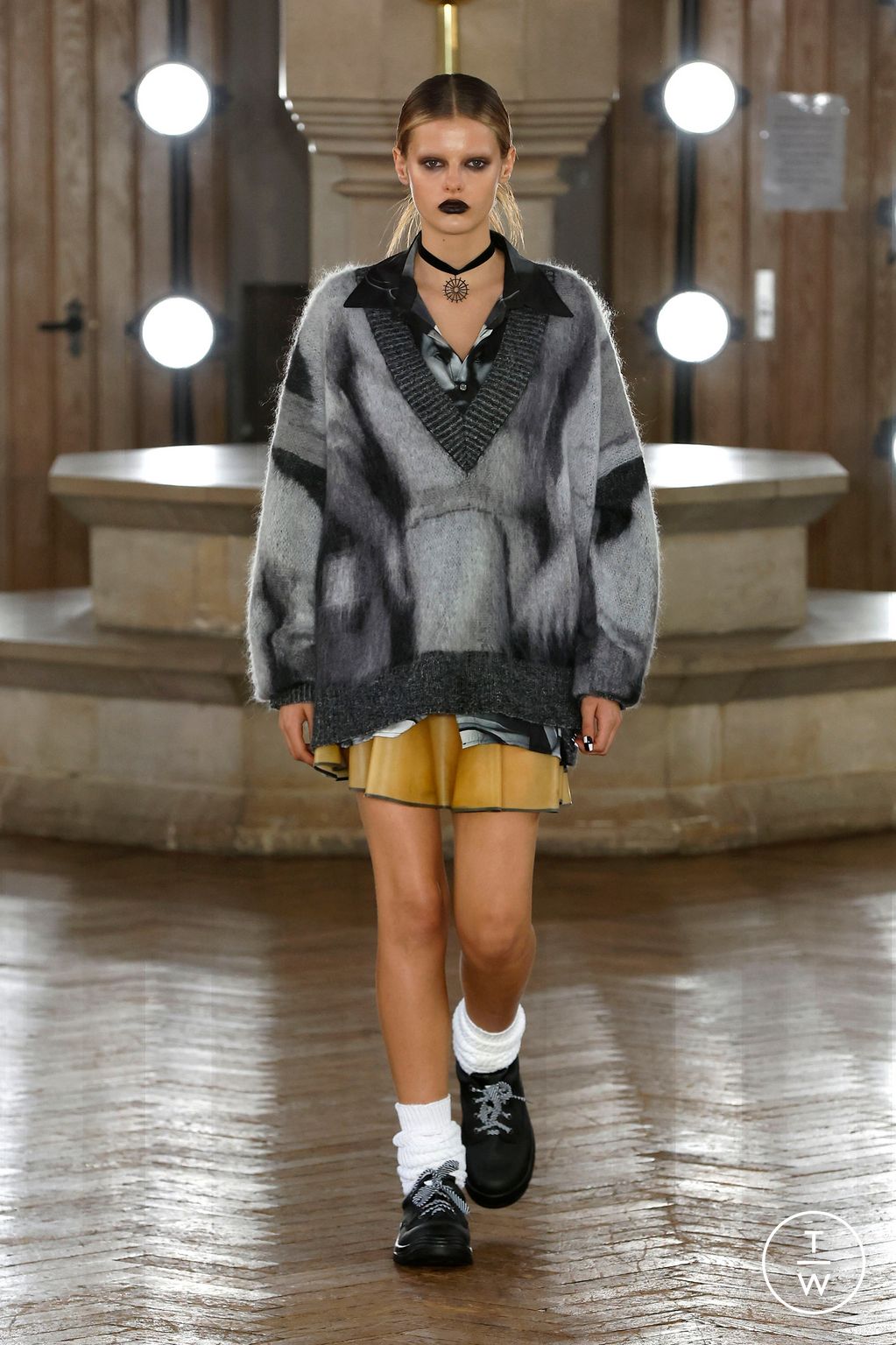 Fashion Week London Spring/Summer 2024 look 24 from the EDWARD CRUTCHLEY collection womenswear