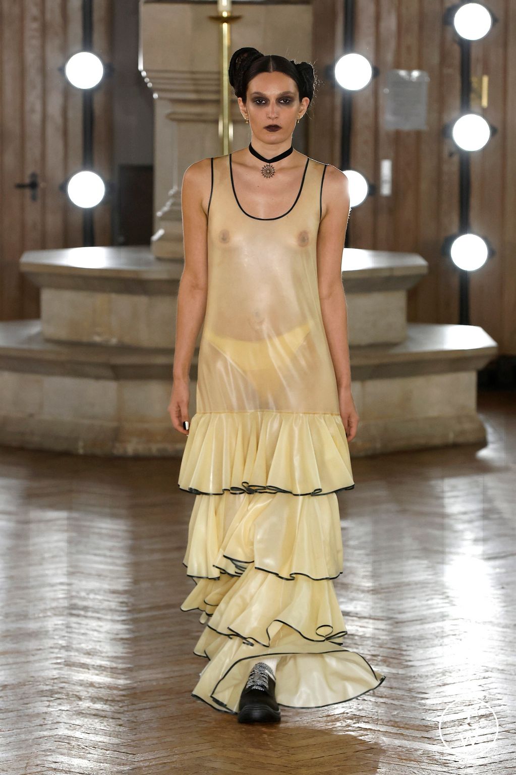 Fashion Week London Spring/Summer 2024 look 26 from the EDWARD CRUTCHLEY collection womenswear