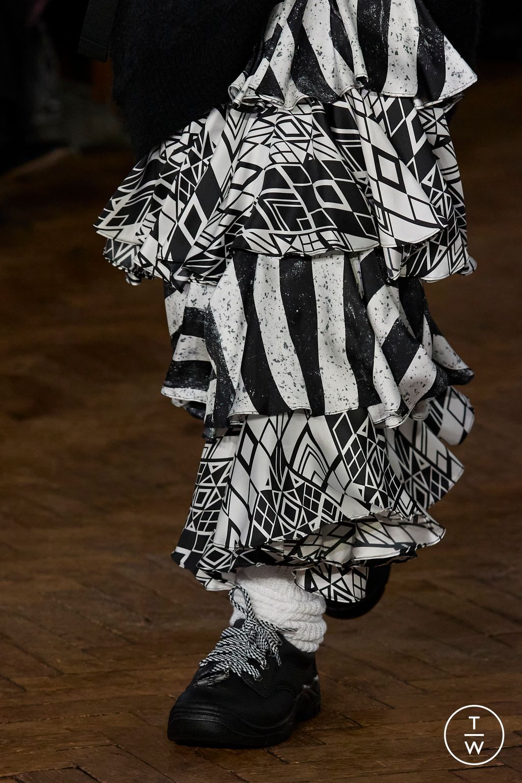 Fashion Week London Spring/Summer 2024 look 22 from the EDWARD CRUTCHLEY collection womenswear accessories