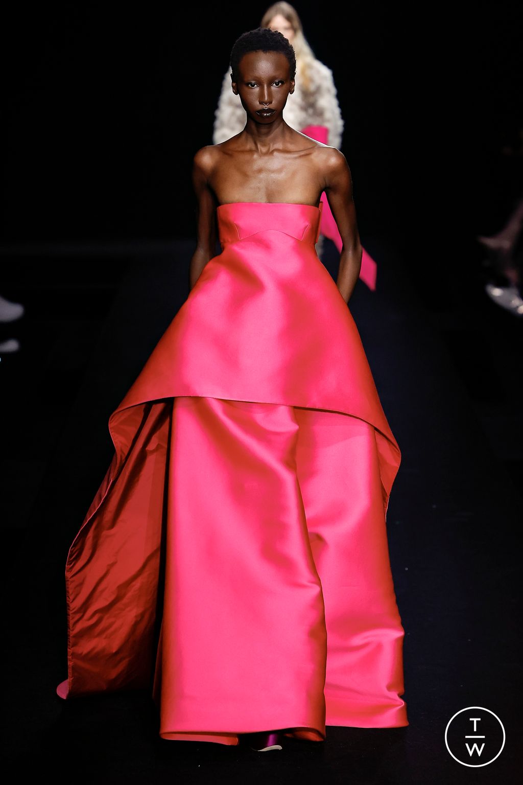 Fashion Week Paris Spring/Summer 2023 look 6 from the Valentino collection couture